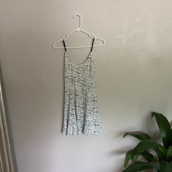 NWT Silence & Noise Urban Outfitters Dress - Picture 4 of 4